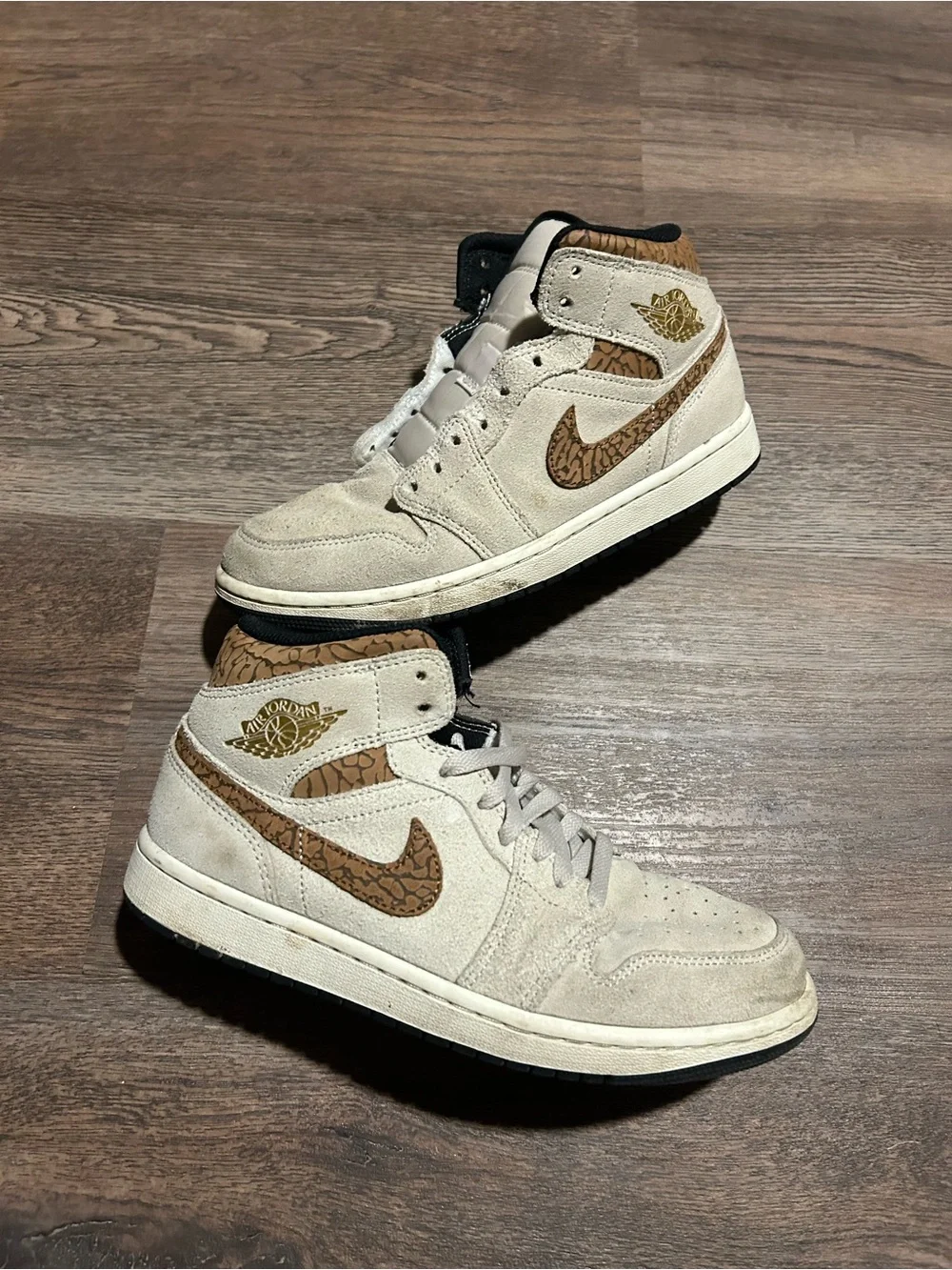 Jordan 1 Mid SE Brown Elephant (Used No Box/No Left Lace)